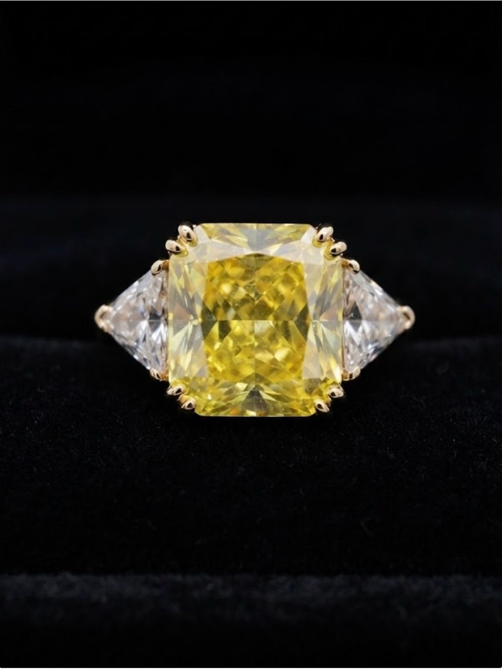 Very Large 3 carat gemstone-like cocktail ring     size 7